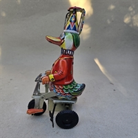 metal-and-trehjulet-cykel-roed-troeje-optraek-mekanisk-retro-legetoej
